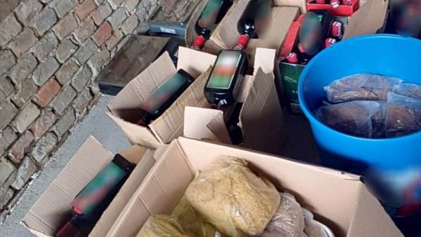 АКЦИЈА НА СУЗБИЈАЊУ ТРГОВИНЕ АКЦИЗНОМ РОБОМ: Заплењено две тоне вегете, 350 литара алкохола, 150 килограма дувана...(ФОТО) АКЦИЈА НА СУЗБИЈАЊУ ТРГОВИНЕ АКЦИЗНОМ РОБОМ: Заплењено две тоне вегете, 350 литара алкохола, 150 килограма дувана...(ФОТО)