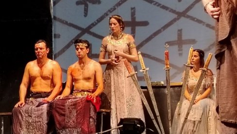 ЈЕЛЕНА АНЖУЈСКА ОТВАРА ФЕСТИВАЛ: Комадом Јелене Кајго диже се завеса Јоакимфеста у Крагујевцу ЈЕЛЕНА АНЖУЈСКА ОТВАРА ФЕСТИВАЛ: Комадом Јелене Кајго диже се завеса Јоакимфеста у Крагујевцу