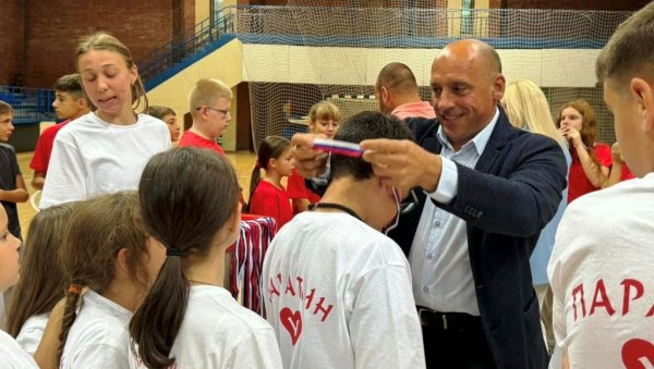 МЕДАЉЕ ЗА СЈАЈНЕ ДЕЧЈЕ ЕКИПЕ: Награде за најбоље на „Спортском лету“ у Параћину (ФОТО) МЕДАЉЕ ЗА СЈАЈНЕ ДЕЧЈЕ ЕКИПЕ: Награде за најбоље на „Спортском лету“ у Параћину (ФОТО)