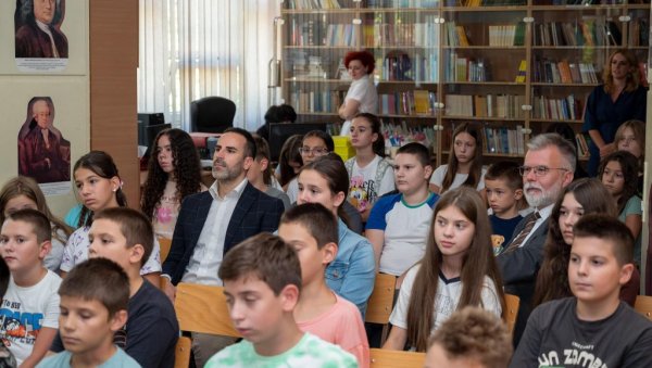 ВЕОМА ЗАПАЖЕНЕ АКТИВНОСТИ КОНТАКТ ЦЕНТРА: Министарство информисања и телекомуникација неуморно ради на едукацији деце у дигиталном свету ВЕОМА ЗАПАЖЕНЕ АКТИВНОСТИ КОНТАКТ ЦЕНТРА: Министарство информисања и телекомуникација неуморно ради на едукацији деце у дигиталном свету
