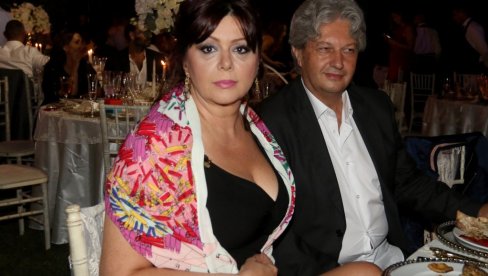 ZARADILA GOMILU PARA ZA SAMO JEDNU NOĆ: Čime se Vesna Radusinović bavila pre novinarstva? ZARADILA GOMILU PARA ZA SAMO JEDNU NOĆ: Čime se Vesna Radusinović bavila pre novinarstva?