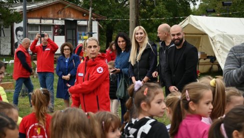 ZA SREĆNIJE DETINJSTVO: Tradicionalna trka Crvenog krsta održana na Novom Beogradu ZA SREĆNIJE DETINJSTVO: Tradicionalna trka Crvenog krsta održana na Novom Beogradu