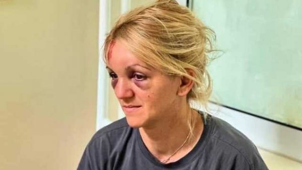 МАЈКА ХЕРОЈ СПАСИЛА ЋЕРКУ (13) ИЗ ПОПЛАВА: Лејла скочила са трећег спрата, па пливала бујицом три километра МАЈКА ХЕРОЈ СПАСИЛА ЋЕРКУ (13) ИЗ ПОПЛАВА: Лејла скочила са трећег спрата, па пливала бујицом три километра