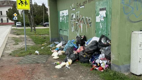 DIVLJA DEPONIJA PORED PUTA U CENTRU GRADA: Neogovorni građani bacaju smeće po Zrenjaninu DIVLJA DEPONIJA PORED PUTA U CENTRU GRADA: Neogovorni građani bacaju smeće po Zrenjaninu