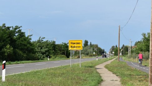 КУЛТУРНА ИНСТИТУЦИЈА СЕ УДАЛА У МОКРИН: Потомци Крајишника колониста у Накову код Кикинде, негују хумор наслеђен од предака КУЛТУРНА ИНСТИТУЦИЈА СЕ УДАЛА У МОКРИН: Потомци Крајишника колониста у Накову код Кикинде, негују хумор наслеђен од предака