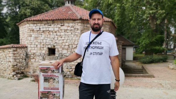 ПОКРЕНУО БУЈИЦУ ДОБРОТЕ: Драган Ступар, из Челарева, помаже болеснима и сиромашнима, сада му се придружили и други хумани људи ПОКРЕНУО БУЈИЦУ ДОБРОТЕ: Драган Ступар, из Челарева, помаже болеснима и сиромашнима, сада му се придружили и други хумани људи