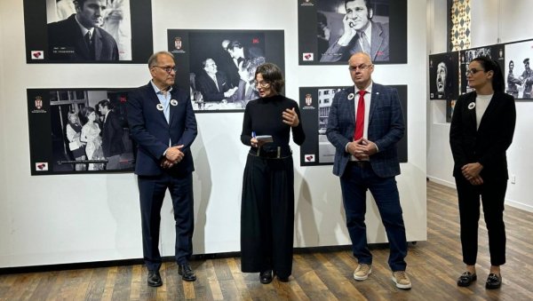 ЛЕГЕНДАРНИ ВАЛТЕР СТИГАО У ПЕКИНГ: Отворена изложба Бата у 90 слика ЛЕГЕНДАРНИ ВАЛТЕР СТИГАО У ПЕКИНГ: Отворена изложба Бата у 90 слика