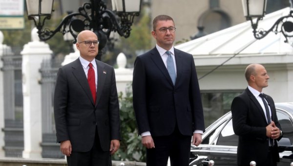 СРАМНО: Албански министри у Влади Северне Македоније бојкотовали дочек Вучевића у Скопљу СРАМНО: Албански министри у Влади Северне Македоније бојкотовали дочек Вучевића у Скопљу