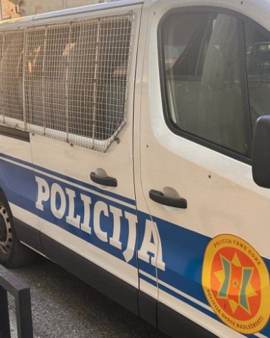 УХАПШЕН ЗБОГ ПРОДАЈЕ ДРОГЕ: Полиција ставила лисице на руке Никшићанину, пао и странац који је куповао марихуану