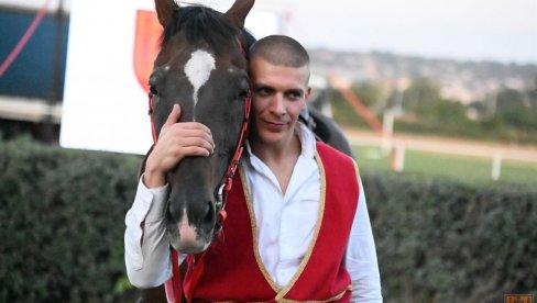 NA NEVALU DO TITULE ŠAMPIONA: Trener konja, Marko Milenković iz Požarevca, sa sedam pehara vitez rekorder NA NEVALU DO TITULE ŠAMPIONA: Trener konja, Marko Milenković iz Požarevca, sa sedam pehara vitez rekorder