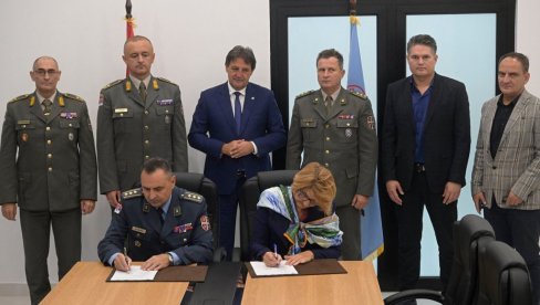 GAŠIĆ PRISUSTVOVAO POTPISIVANJU UGOVORA SA KOMPANIJOM KRUŠIK: Ovo je još jedan primer da RS i Ministarstvo odbrane brinu o Vojsci Srbije GAŠIĆ PRISUSTVOVAO POTPISIVANJU UGOVORA SA KOMPANIJOM KRUŠIK: Ovo je još jedan primer da RS i Ministarstvo odbrane brinu o Vojsci Srbije