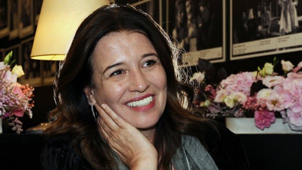 КАД УЛОГА ЛЕГНЕ КАО РУКАВИЦА: Нела Михаиловић о улози Соје у Удовици живог човека, женама у Ковачевићевим комедијама, породици КАД УЛОГА ЛЕГНЕ КАО РУКАВИЦА: Нела Михаиловић о улози Соје у Удовици живог човека, женама у Ковачевићевим комедијама, породици