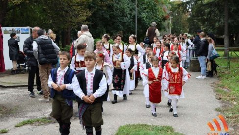 SRBIJE NEMA BEZ NJENIH SELA: Četvrte Miholjske susrete u Jaši Tomiću otvorio ministar Milan Krkobabić SRBIJE NEMA BEZ NJENIH SELA: Četvrte Miholjske susrete u Jaši Tomiću otvorio ministar Milan Krkobabić