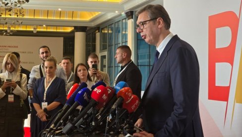 VUČIĆ SE OBRATIO IZ TIVTA: Predsednik na samitu Procesa Brdo-Brioni (VIDEO) VUČIĆ SE OBRATIO IZ TIVTA: Predsednik na samitu Procesa Brdo-Brioni (VIDEO)