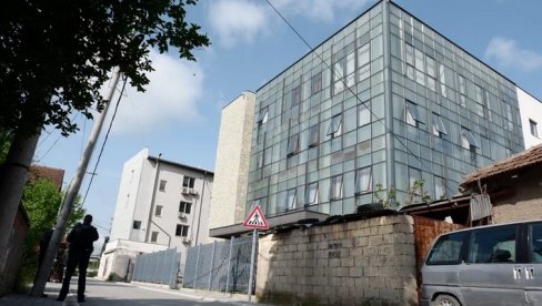 KURTI HOĆE DA ZATVORI CENTAR ZA SOCIJALNI RAD U LEPOSAVIĆU I NA ULICU IZBACI NAJUGROŽENIJE: Rok radnicima do ponedeljka da izađu KURTI HOĆE DA ZATVORI CENTAR ZA SOCIJALNI RAD U LEPOSAVIĆU I NA ULICU IZBACI NAJUGROŽENIJE: Rok radnicima do ponedeljka da izađu