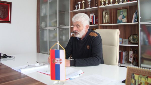 ВУЈОВИЋ НИЈЕ УСПЕО ДА ЗАДРЖИ ПОЗИЦИЈУ У БИЛЕЋИ: Фотељу начелника заменио посланичком ВУЈОВИЋ НИЈЕ УСПЕО ДА ЗАДРЖИ ПОЗИЦИЈУ У БИЛЕЋИ: Фотељу начелника заменио посланичком