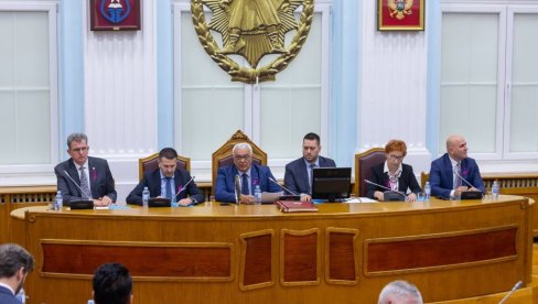 OPOZICIJI SPORAN LOGO SKUPŠTINE: Poslanici na Cetinju usvojili Zakon o Razvojnoj banci OPOZICIJI SPORAN LOGO SKUPŠTINE: Poslanici na Cetinju usvojili Zakon o Razvojnoj banci