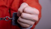 U RANCI I U KUĆI DRŽALA NARKOTIKE: Policija u Titelu uhapsila R.N. (43) osumnjičenu za trgovinu drogom