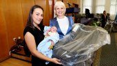 BEZBEDNOST DECE NAJVAŽNIJA: Nova podela auto-sedišta za bebe u Gradskoj upravi Smederevo BEZBEDNOST DECE NAJVAŽNIJA: Nova podela auto-sedišta za bebe u Gradskoj upravi Smederevo