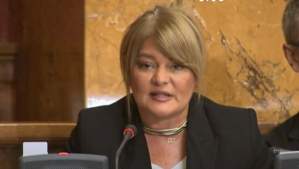 МУП ДЕМАНТОВАО ПОСЛАНИЦУ ДАНИЈЕЛУ НЕСТОРОВИЋ: Гуме на њеном возилу нису биле пробушене МУП ДЕМАНТОВАО ПОСЛАНИЦУ ДАНИЈЕЛУ НЕСТОРОВИЋ: Гуме на њеном возилу нису биле пробушене