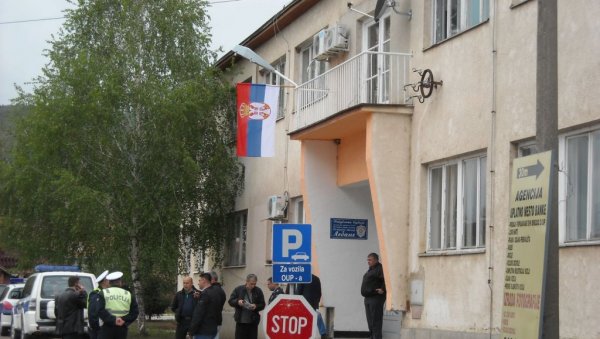 ДЕТЕ (3) ОДШЕТАЛО ИЗ ВРТИЋА: Инцидент у Лебану, трогодишњака на улици затекла комшиница ДЕТЕ (3) ОДШЕТАЛО ИЗ ВРТИЋА: Инцидент у Лебану, трогодишњака на улици затекла комшиница