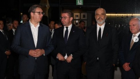 ХВАЛА ДОМАЋИНИМА НА ПРИЈЕМУ И ГОСТОПРИМСТВУ: Вучић на радној вечери на Самиту Украјина – Југоисточна Европа у Дубровнику (ФОТО) ХВАЛА ДОМАЋИНИМА НА ПРИЈЕМУ И ГОСТОПРИМСТВУ: Вучић на радној вечери на Самиту Украјина – Југоисточна Европа у Дубровнику (ФОТО)