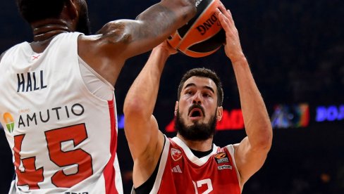 POKLON ZA KALINIĆA: Košarkaš Crvene zvezde dobio plaketu Fondacije Delije (FOTO) POKLON ZA KALINIĆA: Košarkaš Crvene zvezde dobio plaketu Fondacije Delije (FOTO)
