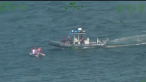 SRUŠIO SE AVION TOKOM EVAKUACIJE NA FLORIDI: LJudi bežali od uragana, spasioci ih izvlačili iz vode (VIDEO) SRUŠIO SE AVION TOKOM EVAKUACIJE NA FLORIDI: LJudi bežali od uragana, spasioci ih izvlačili iz vode (VIDEO)