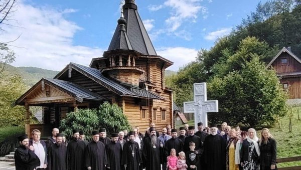 ЛИТУРГИЈА ДУШУ МИЛУЈЕ: Свечано у манастиру Стрмово између Љубовије и Бајине Баште ЛИТУРГИЈА ДУШУ МИЛУЈЕ: Свечано у манастиру Стрмово између Љубовије и Бајине Баште
