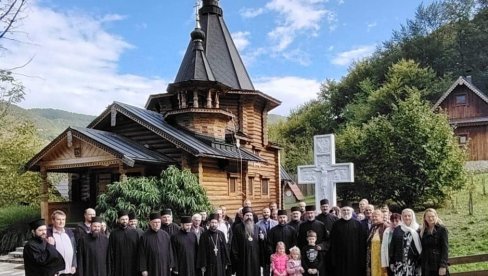 LITURGIJA DUŠU MILUJE: Svečano u manastiru Strmovo između LJubovije i Bajine Bašte LITURGIJA DUŠU MILUJE: Svečano u manastiru Strmovo između LJubovije i Bajine Bašte