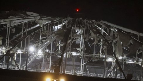 APOKALIPTIČNI PRIZORI NAKON UDARA MILTONA: Vetar pokidao krov stadiona, potpuno uništeni celi kvartovi - dva miliona ljudi bez struje (VIDEO) APOKALIPTIČNI PRIZORI NAKON UDARA MILTONA: Vetar pokidao krov stadiona, potpuno uništeni celi kvartovi - dva miliona ljudi bez struje (VIDEO)