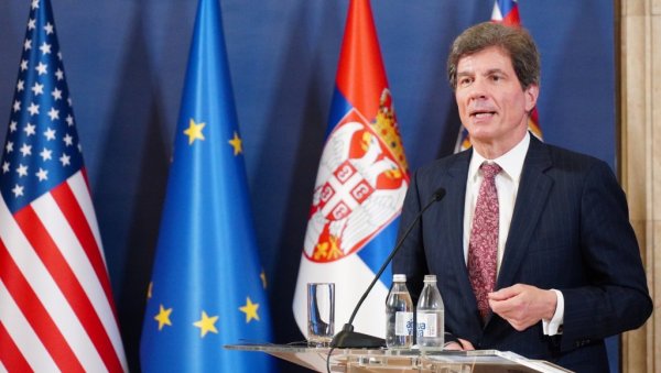 ФЕРНАНДЕЗ ОДАО ПРИЗНАЊЕ СРБИЈИ: Добијање инвестиционог кредитног рејтинга велика и важна ствар ФЕРНАНДЕЗ ОДАО ПРИЗНАЊЕ СРБИЈИ: Добијање инвестиционог кредитног рејтинга велика и важна ствар