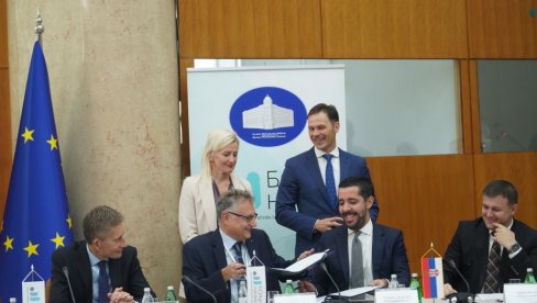 MALI: Deset reformi koje su kroz borbu protiv sive ekonomije dovele Srbiju do investicionog rejtinga MALI: Deset reformi koje su kroz borbu protiv sive ekonomije dovele Srbiju do investicionog rejtinga