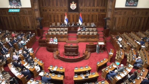 Посланици опозиције нису у Скупштини ни када треба да говоре о закону који су сами предложили (ВИДЕО) Посланици опозиције нису у Скупштини ни када треба да говоре о закону који су сами предложили (ВИДЕО)