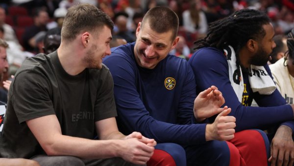 ОСТАЈУ ДА ИГРАЈУ СА ЈОКИЋЕМ: Денвер задржао тројицу играча ОСТАЈУ ДА ИГРАЈУ СА ЈОКИЋЕМ: Денвер задржао тројицу играча