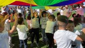 OPŠTINARI U IGRI SA DECOM: Obeležena dečja nedelja u obrenovačkim vrtićima OPŠTINARI U IGRI SA DECOM: Obeležena dečja nedelja u obrenovačkim vrtićima