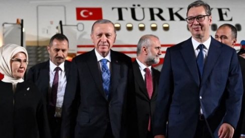 ERDOGAN ZAVRŠIO POSETU SRBIJI: Na aerodromu ga ispratio predsednik Vučić ERDOGAN ZAVRŠIO POSETU SRBIJI: Na aerodromu ga ispratio predsednik Vučić