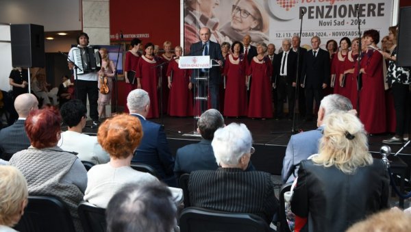 МОГУЋА 13. ПЕНЗИЈА, КАО И ПОСЕБНЕ ПОМОЋИ: Најављене додатне погодности за најстарије суграђане МОГУЋА 13. ПЕНЗИЈА, КАО И ПОСЕБНЕ ПОМОЋИ: Најављене додатне погодности за најстарије суграђане