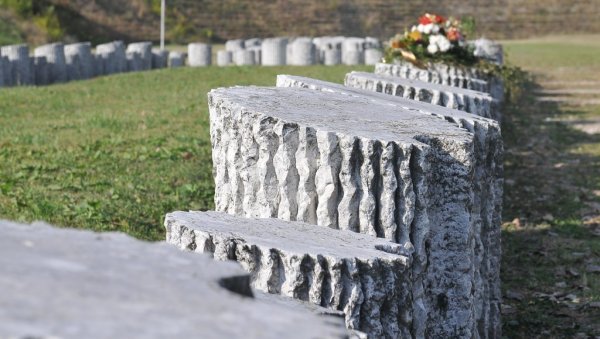 ОЖИЉЦИ КОЈИ НЕ БЛЕДЕ: Краљевчани сутра обележавају 83. годишњицу стрељања невиних цивила ОЖИЉЦИ КОЈИ НЕ БЛЕДЕ: Краљевчани сутра обележавају 83. годишњицу стрељања невиних цивила