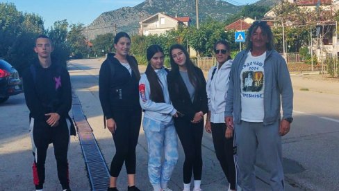 DO OSTROGA ZA POMOĆ JABLANICI: Humanitarno hodočašće trebinjskog Ansambla Jovan Dučić DO OSTROGA ZA POMOĆ JABLANICI: Humanitarno hodočašće trebinjskog Ansambla Jovan Dučić