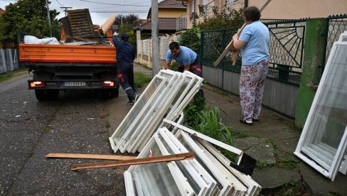 BESPLATNO ODNOSE KABASTI OTPAD: Akcija vršačkih komunalaca naišla na dobar odziv BESPLATNO ODNOSE KABASTI OTPAD: Akcija vršačkih komunalaca naišla na dobar odziv