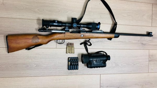 КРИВИЧНА ЗБОГ КРИВОЛОВА: У камиону крио пушку са термалним нишаном КРИВИЧНА ЗБОГ КРИВОЛОВА: У камиону крио пушку са термалним нишаном