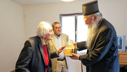 ORDEN BRANITELJU NJEGOŠEVOG ZAVETA: Mitropolit Joanikije uručio odlikovanje Svetog Petra Cetinjskog Komnenu Bećiroviću ORDEN BRANITELJU NJEGOŠEVOG ZAVETA: Mitropolit Joanikije uručio odlikovanje Svetog Petra Cetinjskog Komnenu Bećiroviću