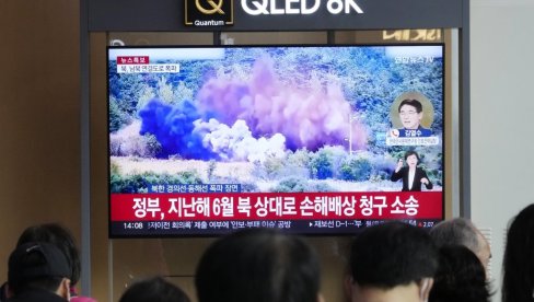 POJAVIO SE NOVI SNIMAK SA GRANICE DVE KOREJE: Zabeležen momenat detonacije puta, nakon toga usledili pucnji (VIDEO) POJAVIO SE NOVI SNIMAK SA GRANICE DVE KOREJE: Zabeležen momenat detonacije puta, nakon toga usledili pucnji (VIDEO)