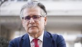 МИЛИЋ ИЗ НИША ПО ЂИЛАСОВОЈ ПАРТИЈИ: Ја сам лекар, мени су они шизоидни! (ФОТО) МИЛИЋ ИЗ НИША ПО ЂИЛАСОВОЈ ПАРТИЈИ: Ја сам лекар, мени су они шизоидни! (ФОТО)