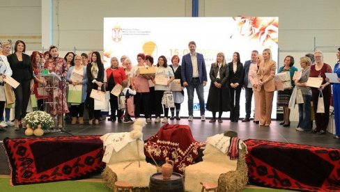 BEZ NJIH NEMA PRAVOG SRPSKOG DOMAĆINSTVA: Međunarodni dan žena na selu obeležen u Kragujevcu BEZ NJIH NEMA PRAVOG SRPSKOG DOMAĆINSTVA: Međunarodni dan žena na selu obeležen u Kragujevcu