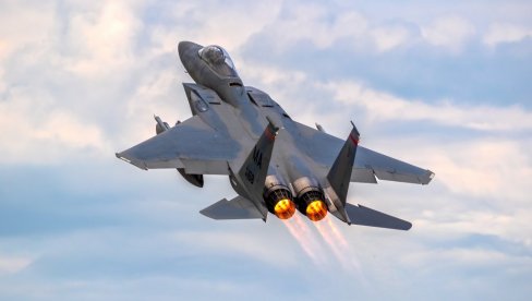 AMERIKA PROŠIRUJE VAZDUŠNE BAZE U MAĐARSKOJ: Pristižu taktički i strateški avioni AMERIKA PROŠIRUJE VAZDUŠNE BAZE U MAĐARSKOJ: Pristižu taktički i strateški avioni