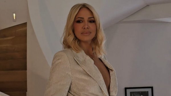 БИЛО ЈЕ ЛЕПО И ТУРБУЛЕНТНО: Милица Тодоровић за Новости о животној песми, трајању, успонима и падовима (ФОТО/ВИДЕО) БИЛО ЈЕ ЛЕПО И ТУРБУЛЕНТНО: Милица Тодоровић за Новости о животној песми, трајању, успонима и падовима (ФОТО/ВИДЕО)