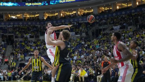 ŠTA IM URADI ZVEZDA!? Turci bežali iz hale glavom bez obzira ŠTA IM URADI ZVEZDA!? Turci bežali iz hale glavom bez obzira