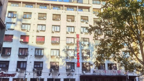 NA KIOSKU VIŠE OD 5,5 MILIJARDI PRIMERAKA: Večernje novosti slave 71. rođendan, verne tradiciji i profesionalizmu NA KIOSKU VIŠE OD 5,5 MILIJARDI PRIMERAKA: Večernje novosti slave 71. rođendan, verne tradiciji i profesionalizmu